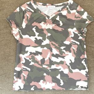 Heart & Hips Girls | V-Neck Tee